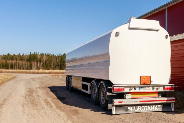 Valmis Eurotank-säiliöperävaunu