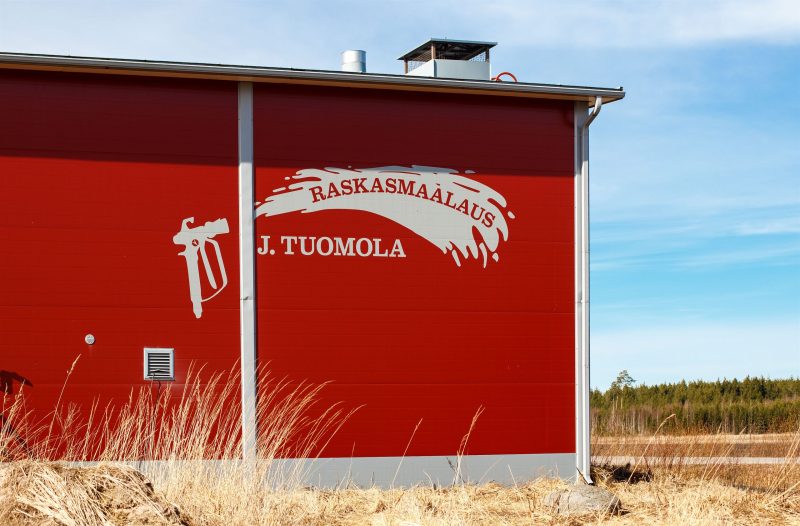 Raskasmaalaus J. Tuomola Oy - hallin julkisivu